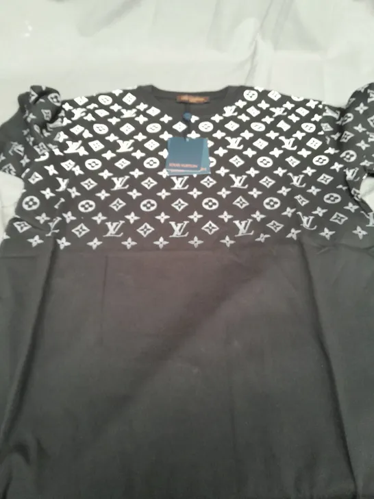 LOUIS VUITTON BLACK T-SHIRT - SMALL