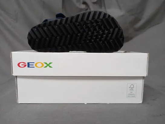 BOXED PAIR OF GEOX KIDS OPEN TOE SANDALS IN NAVY UK SIZE 7.5