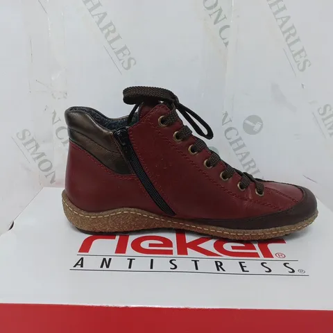 BOXED PAIR OF RIEKER SIDE ZIP WATER RESISTANT BOOTS IN BURGUNDY SIZE 4