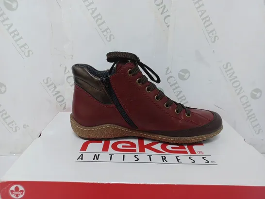 BOXED PAIR OF RIEKER SIDE ZIP WATER RESISTANT BOOTS IN BURGUNDY SIZE 4