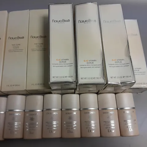 LOT OF 27 ASSORTED BEAUTY ITEMS TO INCLUDE NATURA BLISSE VITAMIN SCRUB, THE CURE TONER AND DIOR MAKEUP UV BASE