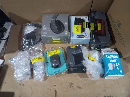 LOT OF APPROX 10 ASSORTED TECH TO INCLUDE ALARM CLOCKS, PHONE CABLES, HEADPHONES ETC