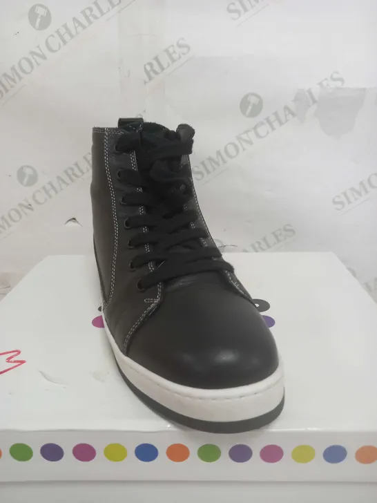 BOXED LEATHER HIGH TOP BOOTS DARK BROWN SIZE 5