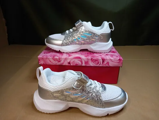 NEW/BOXED LELLIKELLY WHITE/SILVER GLITTER DETAILED TRAINERS - SIZE 3.5