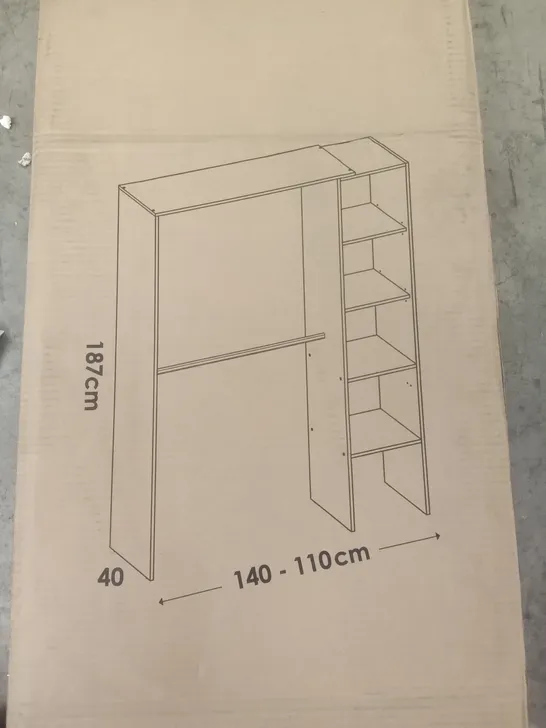 BOXED DEKIT SUIT 137 WALK-IN CLOSET 