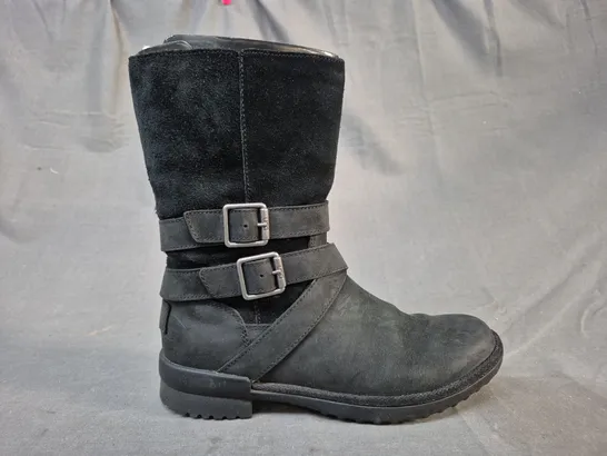 BOXED PAIR OF UGG LORNA BOOTS IN BLACK UK SIZE 4