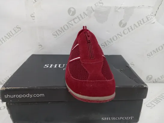 BOXED PAIR OF SHUROPODY ZIP UP TRAINERS IN RED - UK 7