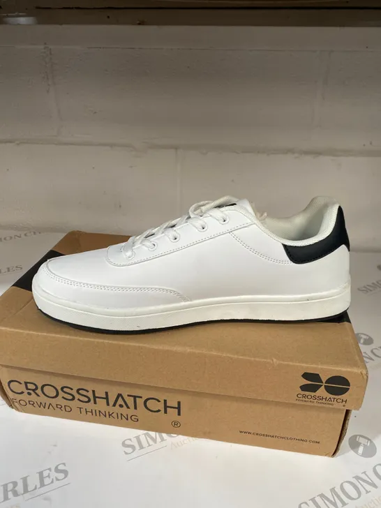 BOXED PAIR OF CROSSHATCH WHITE TRAINERS SIZE 9