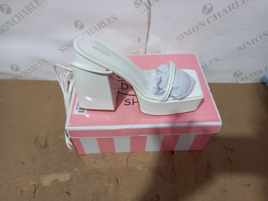 BOXED PAIR OF PRETTY LITTLE THING WHITE HIGH HEELS SIZE 9