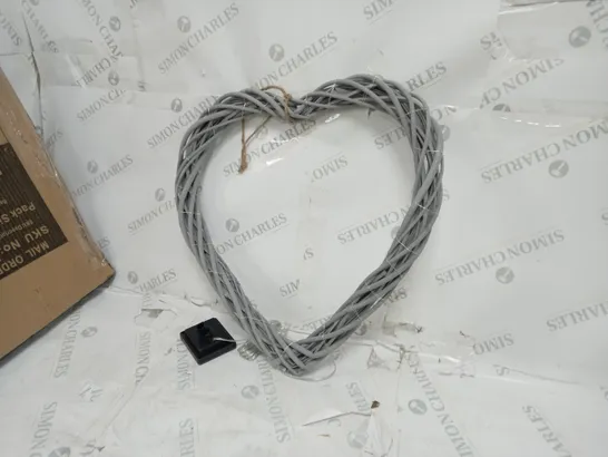 GREY WILLOW SOLAR LIT HEART RRP £19.99