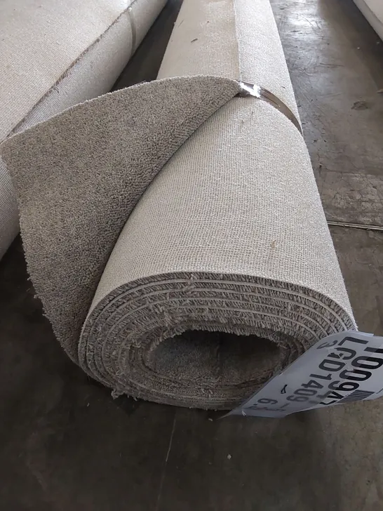 ROLL OF QUALITY LINGDALE AYSGARTH CARPET // SIZE: APPROX 5 X 6.37m