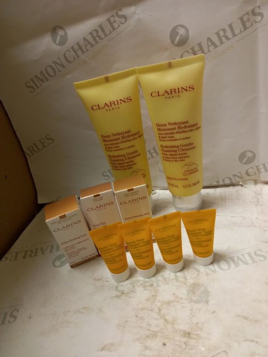 LOT OF APPROX 9 ASSORTED CLARINS PRODUCTS TO INCLUDE HYDRATING FOAMING CLEANSER, EXTRA FIRMING JOUR, TONIC HYDRATING OIL-BALM