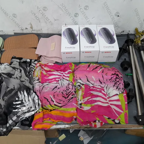 BOXOF APPROXIMATELY 10 ASSORTED HOUSEHOLD GOODS TO INCLUDE BOSCH FRESHUP, BRADLEY LONDON PURSE, AND TIGER CLOTH ETC. 