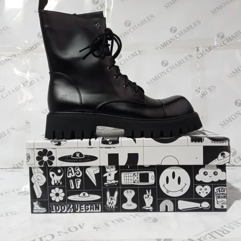 BRAND NEW BOXED PAIR OF KOI VEGAN LEATHER GIMLI MEN'S SQUARE TOE LACE UP BOOTS IN BLACK UK SIZE 10