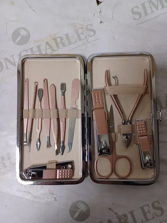 MANICURE SET & NAIL CLIPPER SET