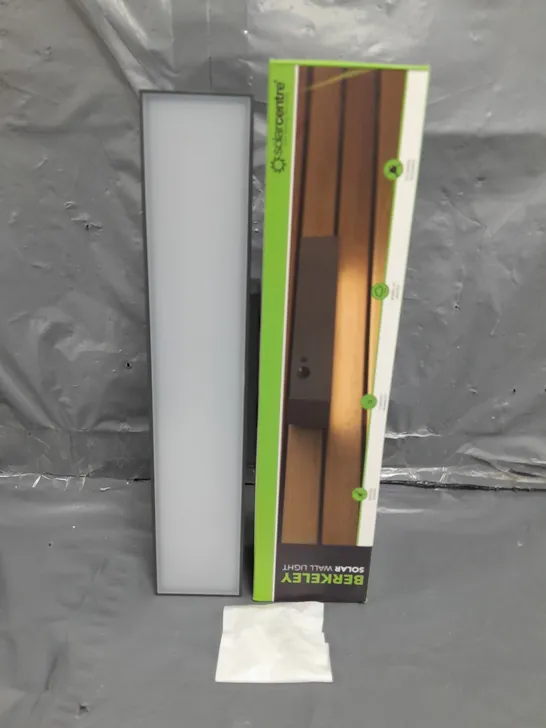 BOXED BERKELEY SOLAR MOTION DOWN WALL LIGHT