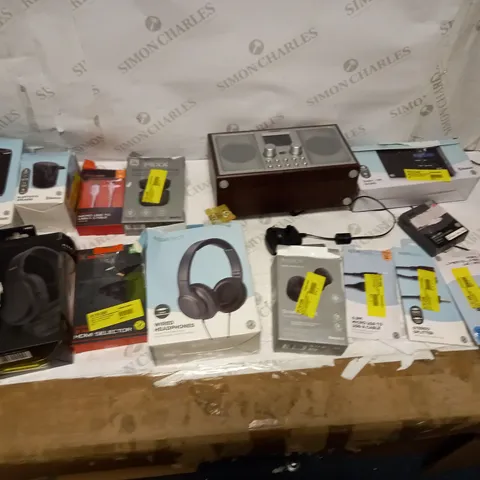 LOT OF APPROX 10 ASSORTED ITEMS TO INCLUDE WIRELESS SPEAKER, POLAROID RADIO, AND MIXX RX1 ETC,