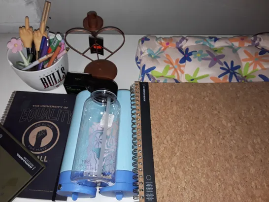 LOT OF 10 ASSORTED ITEMS TO INCLUDE A3 SKETCH PAD, DRINKS CONTAINERS AND STATIONARY