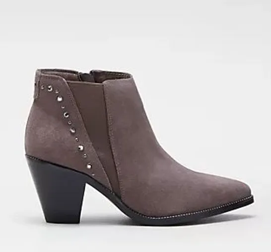 DANNII MINOGUE WESTERN ANKLE BOOT TAUPE SIZE 4