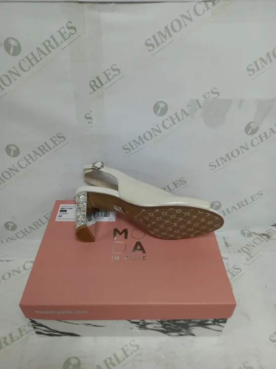 BOXED PAIR OF MODA IN PELLE MELONI IVORY LEATHER SIZE 40 