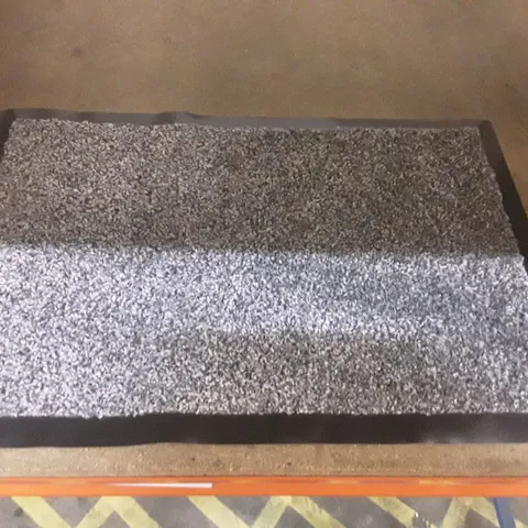 BAGGED GEATHER DOORMAT 