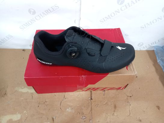 BOXED PAIR OF RCH SPECIALISED CYCLE SHOES SIZE 8.6