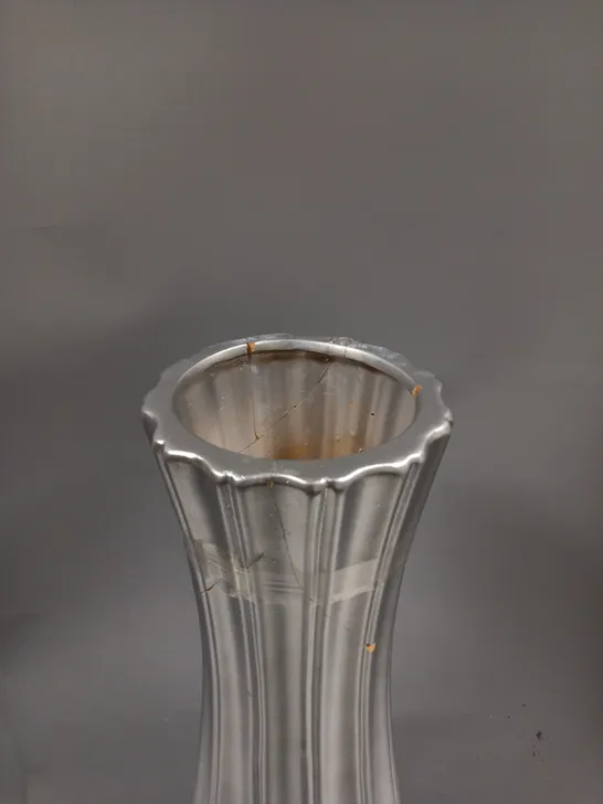 BOXED TALL GEOMETRIC VASE IN SILVER APPROX 60X16CM