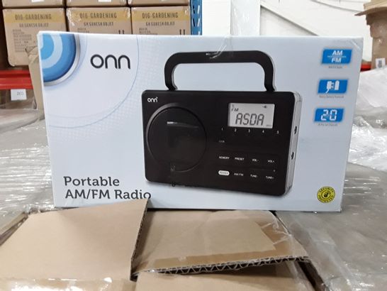 PALLET OF ASSORTED ELECTRONICS TO INCLUDE ONN PORTABLE AM/FM RADIO, POLAROID HDMI DVD PLAYER AND A BLACKWEB SOUNDHOUSE II BLUETOOTH PARTY SPEAKER 