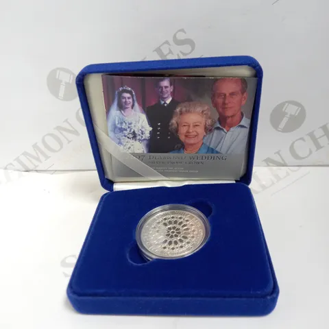 QUEENS DIAMOND WEDDING COMMEMORATIVE FIVE POUND COIN