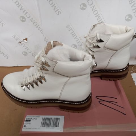 MODA IN PELLE "CHIKKARA" LACE UP CHUNKY SOLE HIKER BOOTS - WHITE LEATHER - UK 7