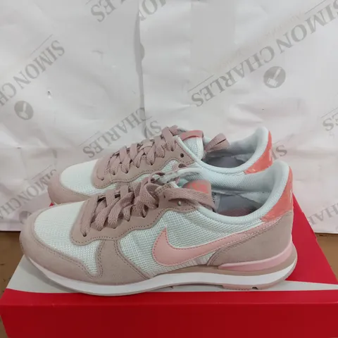 WOMENS NIKE INTERNATIONALIST TRAINERS SIZE 4