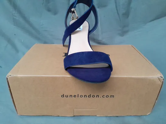 BOXED PAIR OF DUNE LONDON OPEN TOE BLOCK HEEL SUEDE SANDALS IN NAVY EU SIZE 36