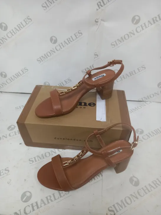 BOXED DUNE LONDON HEELS TAN SIZE 5