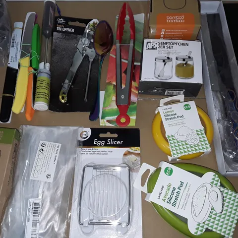 LOT OF ASSORTED KITCHEN ITEMS TO INCLUDE ALL-STAR KITCHEN KNIFE, VICTORINOX KNIVES AND CUTLERY SET