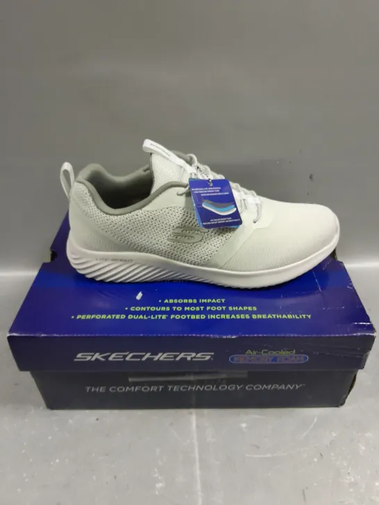 BOXED PAIR OF SKECHERS BOUNDER MEMORY FOAM TRAINERS - 8.5