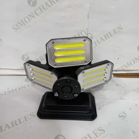 BOXED BELL & HOWELL 300 LUMENS BIONIC FLOODLIGHT