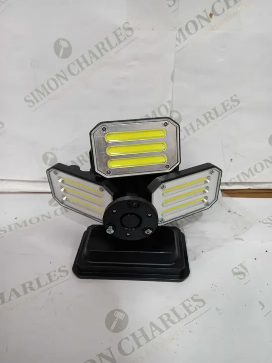 BOXED BELL & HOWELL 300 LUMENS BIONIC FLOODLIGHT