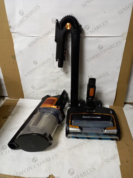 SHARK CORDLESS STICK VACUUM CLEANER IZ300UK