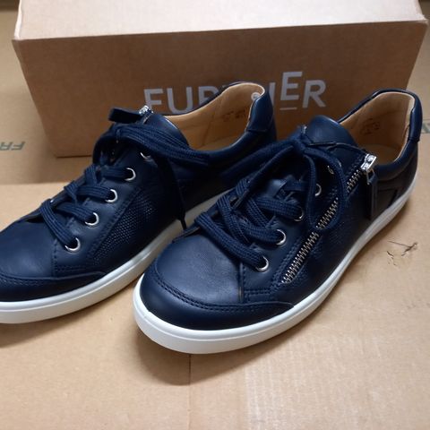 BOXED PAIR OF HOTTER CHASE 2 NAVY SHOES - UK 6