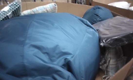PALLET OF ASSORTED ITEMS INCLUDING MEMORY FOAM SEAT CUSHION, BLUE BEANBAG, SOFT FABRIC SEAT CUSHIONS, DOWN FEATHER DUVET, SEAT CUSHION