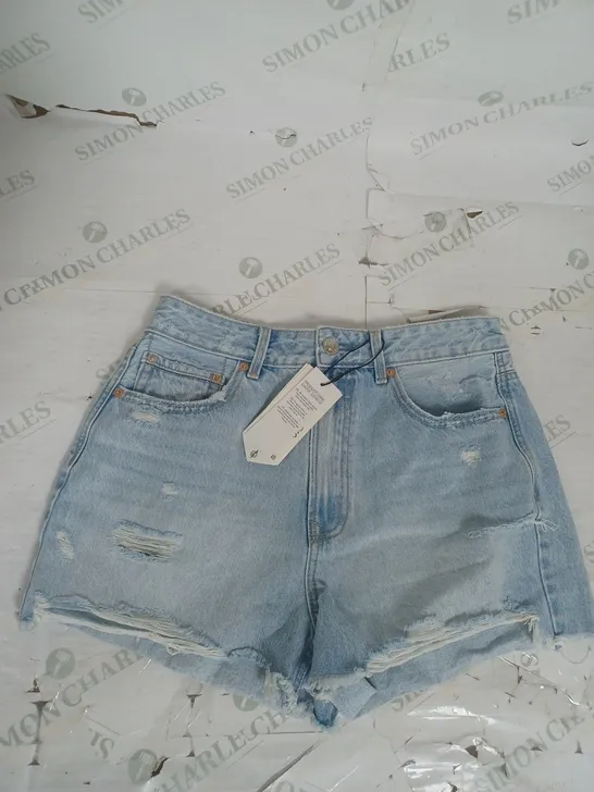 STRADIVARIUS DESTROYED SHORTS IN LIGHT BLUE DENIM SIZE 12