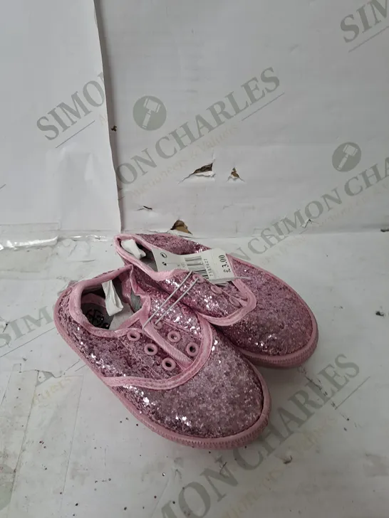 APPROXIMATELY 20 PAIRS  OF BAGGED PINK CHILDRENS GLITTER BOOTS IN VARIOUS SIZES 