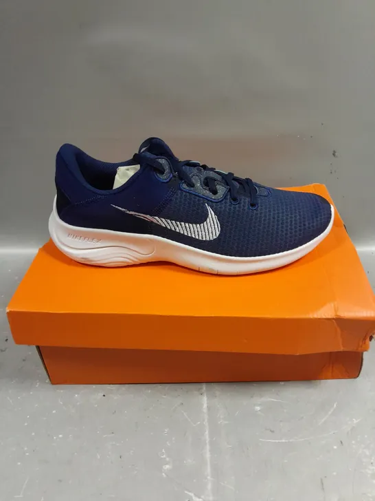 BOXED PAIR OF NIKE FLEX EXPERIENCE TRAINERS IN NAVY - 9