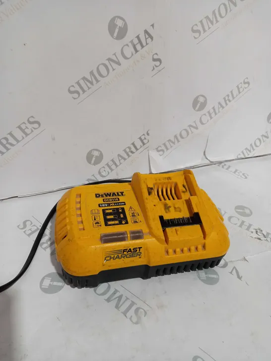 DEWALT DCB118 FAST BATTERY CHARGER 