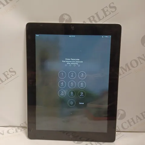 APPLE IPAD MODEL: A1458 SILVER