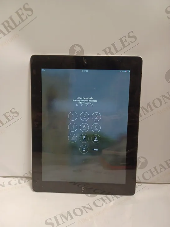 APPLE IPAD MODEL: A1458 SILVER