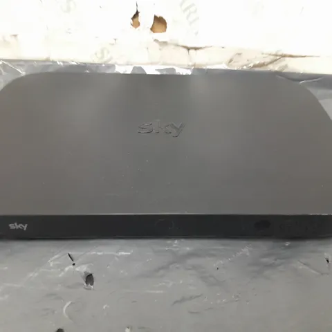 SKY Q BOX - ES130