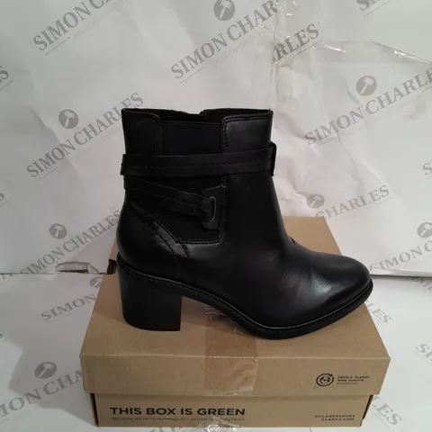 BOXED CLARKS BLACK LEATHER WEDGED BOOTS SIZE 7