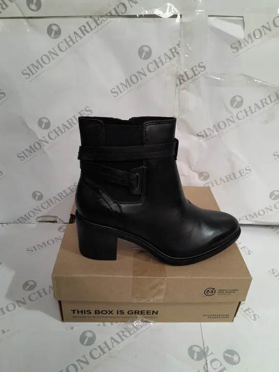 BOXED CLARKS BLACK LEATHER WEDGED BOOTS SIZE 7