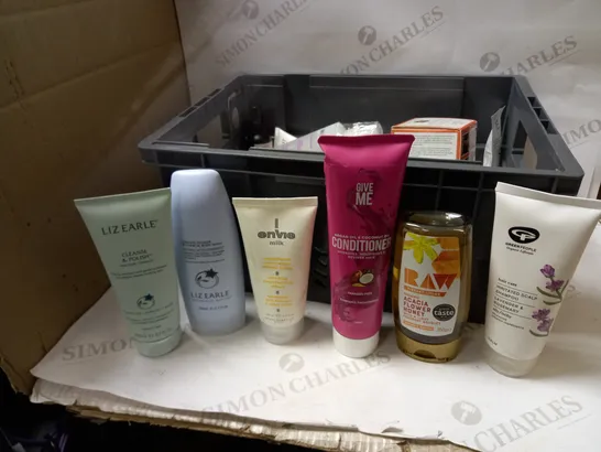 BOX OF APPROX. 20 ASSORTED HEALTH AND BEAUTY ITEMS TO INCLUDE: LIZ EARLE, ENVIE & GREEN PEOPLE
